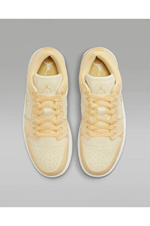 Air Jordan 1 Low Se Kadın Spor Ayakkabısı Dv0426-200 (YARIM NUMARA BÜYÜK ALMANIZI ÖNERİYORUZ)
