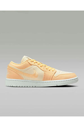 Air Jordan 1 Low Se Kadın Spor Ayakkabısı Dv0426-200 (YARIM NUMARA BÜYÜK ALMANIZI ÖNERİYORUZ)