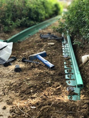 Geosu Yeşil Düz Peyzaj Sınırlayıcı 10 Metre (4x2,5 M)Çim/mıcır Ayracı,bordür,taş,toprak,çim Bariyeri