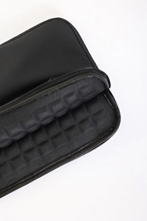 MacBook Pro 14" (M3) Siyah Unisex Şık ve Koruyucu Omuz Askılı Laptop Çantası