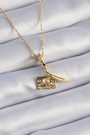 Dodes Dodes 316L Çelik Gold Renk Kalp Detay Mektup Figür Charm Model Kadın Kolye TG27BKO9314