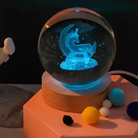 Dodes Unicorn Ay Figürlü Işıklı Ahşap Altlıklı Kar Küresi (8 cm)