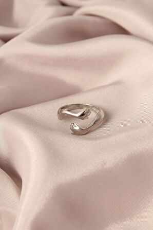 Dodes Ayarlamalı Gümüş Renk Metal Sarılan Eller Model Kadın Yüzük TG27BYK2135