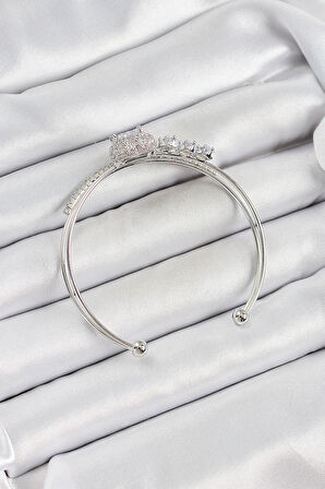 Dodes Pirinç Gümüş Renk Kalpli Zirkon Taşlı Kadın Bileklik TG27BB7065