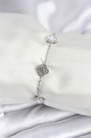 Dodes Dodes 316L Çelik Gümüş Renk Beyaz ve Zirkon Taşlı Baby Boy Yonca Kadın Bileklik TG27BB7956