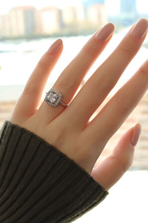 Dodes Dodes Gümüş Renk Baget ve Zirkon Taşlı Kare Yüzük TG27BYK1740