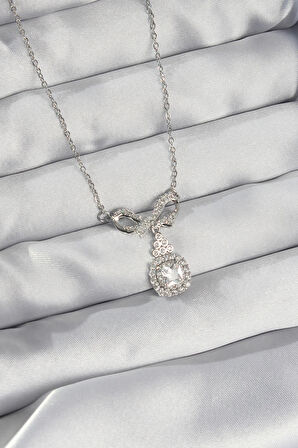 Dodes 316L Çelik Gümüş Renk Fiyonk Detay Zirkon Taşlı Tektaş Kolye TG27BKO8924