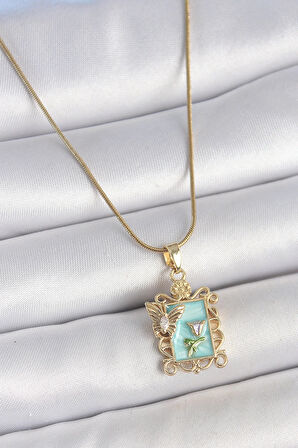 Dodes 316L Çelik Gold Renk Zincir Mavi Mineli Çiçek İşlemeli Zirkon Taşlı Kelebek Detay Portre Model Kadın Kolye TG27BKO10189