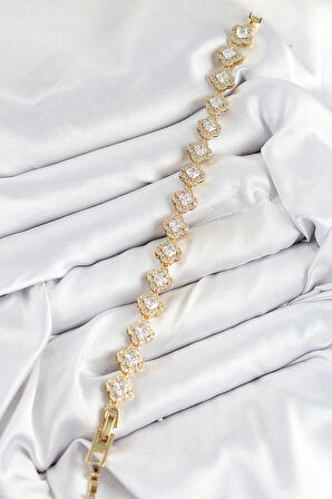 Dodes Dodes Pirinç Zirkon Taşlı Yonca Baget Model Gold Renk VIP Seri Kadın Bileklik TG27BB7510