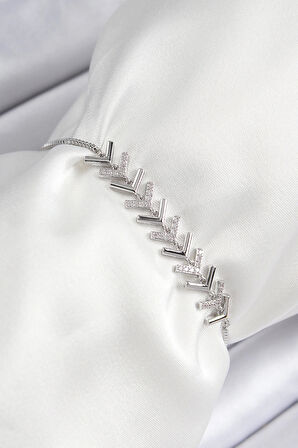 Dodes Dodes Pirinç Zirkon Taşlı Sıralı Ok Model Gümüş Renk Asansörlü Kadın Bileklik TG27BB7456