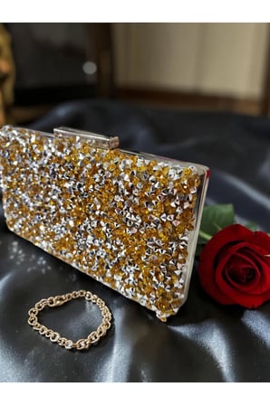 Sarı (Gold Ton) Kristal Taşlı Abiye Çanta – Zincir Askılı Işıltılı Clutch Gece Davet Düğün Nişan Çantası