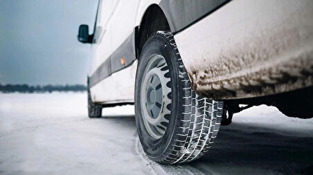 Dunlop 215/65 R16 C 109/107T 8PR Sp Winter Van 01 Ticari Kış Lastiği (Üretim Yılı:2024)