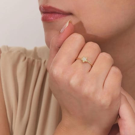 Yıldız Model Taşlı Altın Yüzük