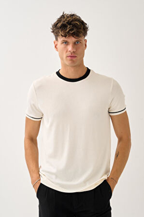 Regular Fit Yaka Detaylı T-shirt