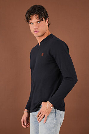 V Yaka Yırtmaç Detaylı Uzun Kollu T-Shirt