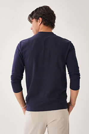 V Yaka Yırtmaç Detaylı Uzun Kollu T-Shirt