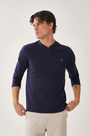 V Yaka Yırtmaç Detaylı Uzun Kollu T-Shirt