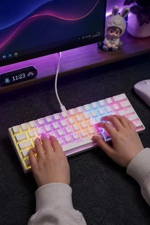 Hızlı Tepki Donanım Parçası Masa Düzeni Kablolu Klavye Rgb Işıklı Mekanik Q Klavye TK04 Beyaz