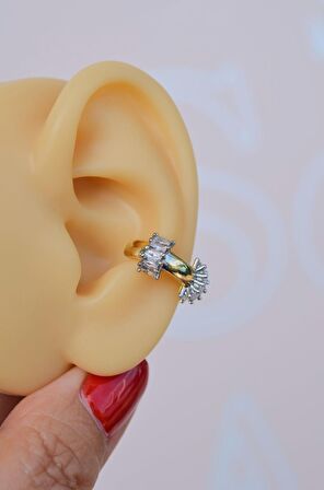 Baget Taşlı Gold Earcuff Sıkıştırmalı Kıkırdak Küpesi