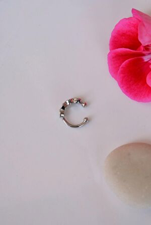 Gümüş Renkli Zirkon Taşlı Earcuff Sıkıştırmalı Kıkırdak Küpesi