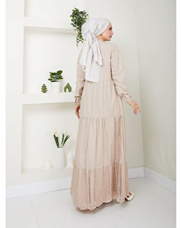 Dantelli Doğal Kumaşlı Boydan Düğmeli Kot Elbise Bej