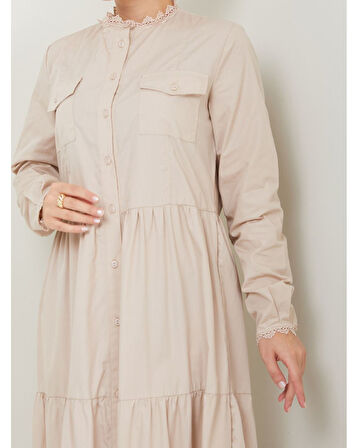 Dantelli Doğal Kumaşlı Boydan Düğmeli Kot Elbise Bej