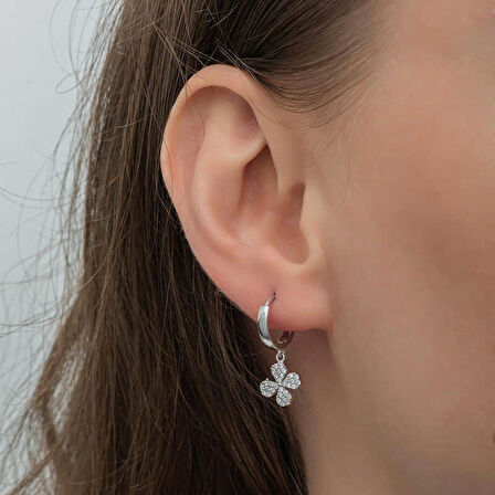 Ebuz ​Gümüş Sallantılı Yonca Kadın Küpe