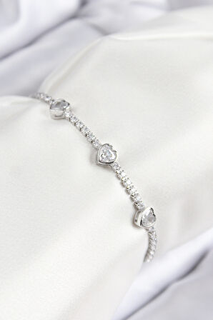 Pirinç Zirkon Taşlı Sıralı Kalp Model Gümüş Renk Asansörlü Kadın Bileklik