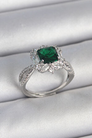 Pirinç Gümüş Renk Zirkon Taşlı Yeşil Tektaş Model Kadın Yüzük