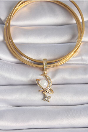 Gold Renk Zirkon Taş Detaylı Hilal Model Sallantı İncili Ajda Charm - EBJ241109W28982