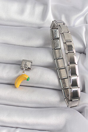 Gümüş Renk Sallantı Muz Model Nomination Charm - EBJ250113W30390
