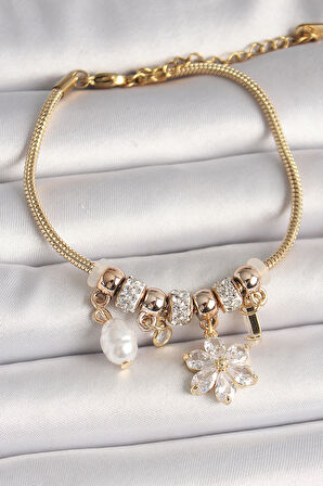 Pirinç Gold Renk Sallantı Zirkon Taşlı Çiçek Model İnci Detay Charm Kadın Bileklik - EBJ250501W33508