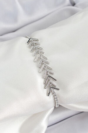 Pirinç Gümüş Renk Zirkon Taşlı Balık Sırtı Kadın Bileklik - EBJ250620W35601