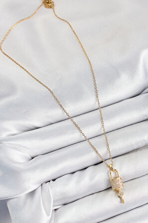 Zirkon Taşlı Kilit Ve Sallantılı Anahtar Model Gold Renk Kadın Kolye - EBJ250711W36520