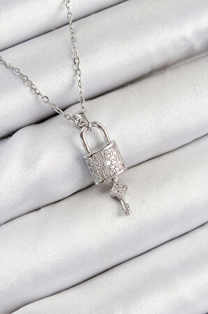  Zirkon Taşlı Kilit Ve Sallantılı Anahtar Model Gümüş Renk Kadın Kolye - EBJ250711W36521