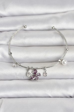 Pirinç Gümüş Renk Mor Kelebek Detaylı Charmlı Kadın Bileklik - EBJ260516W42154