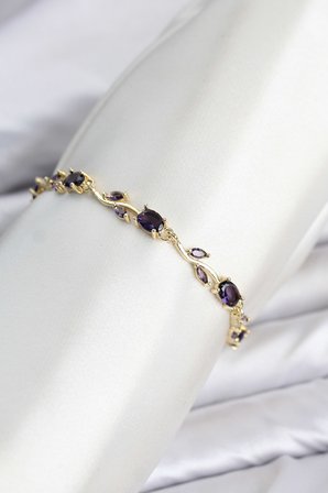 Pirinç Gold Renk Mor Zirkon Taşlı Çiçek Model Kadın Bileklik - EBJ260701W44126