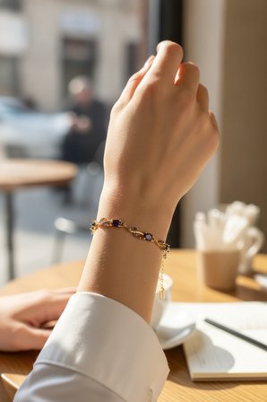 Pirinç Gold Renk Mor Zirkon Taşlı Çiçek Model Kadın Bileklik - EBJ260701W44126