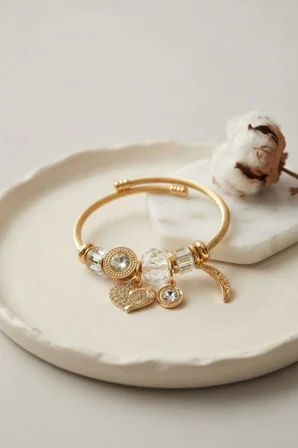 Kalp Model Gold Renk Beyaz Charmlı Bileklik - EBJ260725W44458