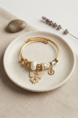 Beyaz Kelebek Model Gold Renk Charmlı Bileklik - EBJ260725W44474