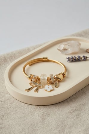 Fiyonk Charmlı Beyaz Renk Gold Bileklik - EBJ260725W44500