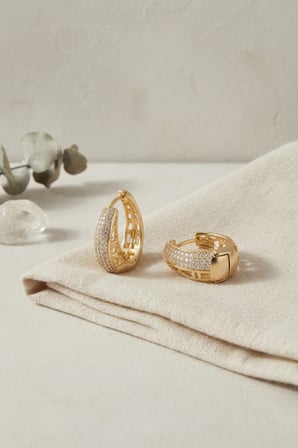 Gold Renk Zirkon Taşlı ve Motif Detaylı Damla Halka Model Kadın Küpe - EBJ260829W46546