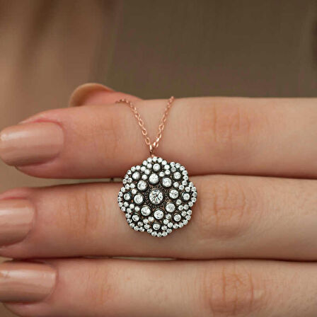 Ebuz Gümüş Çiçek Desenli Elmas Montür Kolye