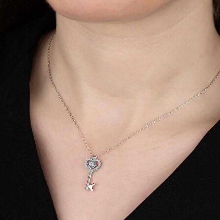 Ebuz Swarovski Taşlı Gümüş Anahtar Bayan Kolye