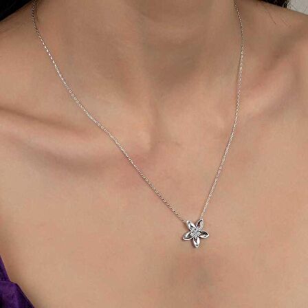 Ebuz Swarovski Taşlı Gümüş Çiçek Bayan Kolye