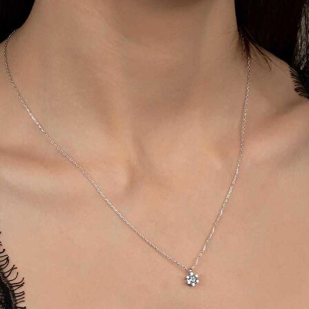 Ebuz Swarovski Taşlı Gümüş Tektaş Bayan Kolye