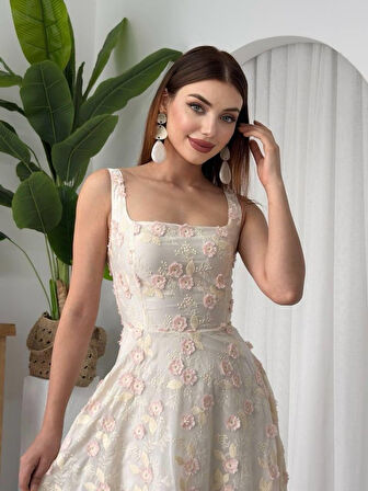 Ebedi Tufe Çiçek Detaylı Elbise
