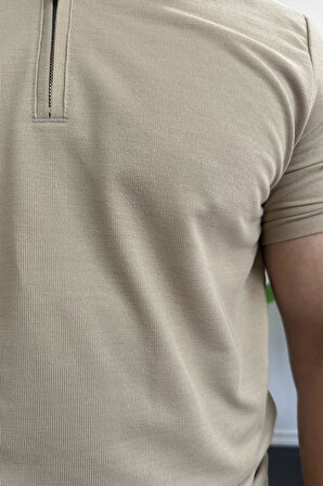 Erkek Yakası ve Kolu Nakış Detaylı Polo Yaka Fermuarlı Tişört Vizon Edw392