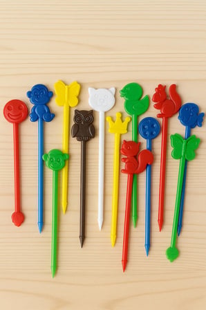 Renkli Figürlü Plastik Lolipop ve Elma Şekeri Çubuğu – Emoji & Hayvan Desenli Doğum Günü Sunum Çubuğu 12’li Paket