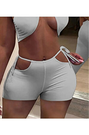 YÜKSEK BEL BİYE İLE BAĞCIKLI YANLARDAN DEKOLTELİ ŞORT